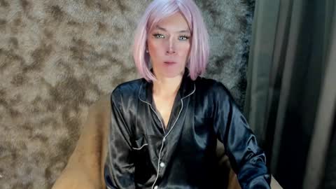 Snapshot of urasian_slut_yana chatting on February 7, 10:08 am yana online show from February 7, 10:08 am