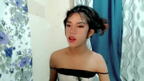Snapshot of urasianyana chatting on June 18, 2:34 am urasianyana online show from June 18, 2:34 am
