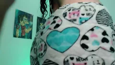 Snapshot of urbaby6irl chatting on February 5, 2:48 pm Danielle online show from February 5, 2:48 pm