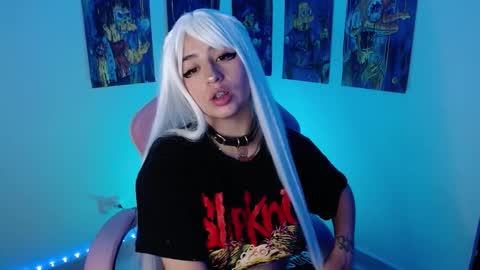 Snapshot of urbaby6irl chatting on February 21, 3:01 am Danielle online show from February 21, 3:01 am