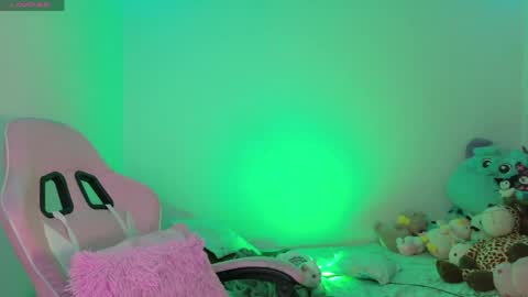 Danielle  online show from April 29, 9:24 am