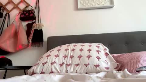 urbabygurl13 online show from April 20, 12:52 pm