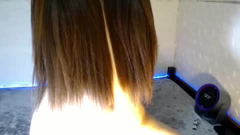 Snapshot of urbabyhot_gurl chatting on January 8, 1:53 am QUEEN ANGEL online show from January 8, 1:53 am