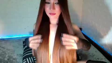 Snapshot of urbabyhot_gurl chatting on January 10, 7:11 pm QUEEN ANGEL online show from January 10, 7:11 pm