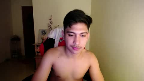 Snapshot of urcuteguy_jhonx chatting on November 13, 10:03 am Dannie online show from November 13, 10:03 am