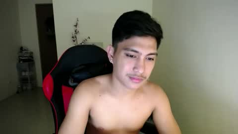 Snapshot of urcuteguy_jhonx chatting on November 18, 4:33 pm Dannie online show from November 18, 4:33 pm