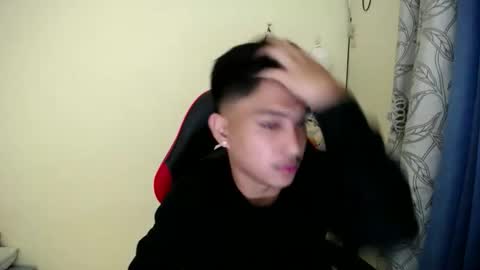 Snapshot of urcuteguy_jhonx chatting on November 23, 4:51 pm Dannie online show from November 23, 4:51 pm