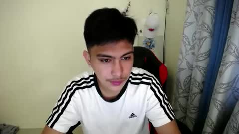 Snapshot of urcuteguy_jhonx chatting on November 28, 8:17 am Dannie online show from November 28, 8:17 am