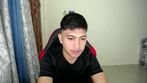 Snapshot of urcuteguy_jhonx chatting on December 14, 8:02 pm Dannie online show from December 14, 8:02 pm