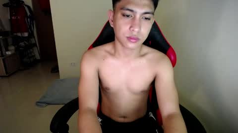 Snapshot of urcuteguy_jhonx chatting on May 26, 4:25 pm Dannie online show from May 26, 4:25 pm