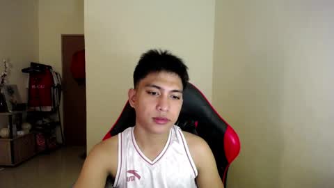 Snapshot of urcuteguy_jhonx chatting on May 27, 12:46 pm Dannie online show from May 27, 12:46 pm