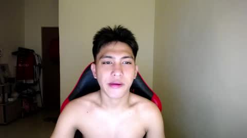Snapshot of urcuteguy_jhonx chatting on May 28, 8:11 am Dannie online show from May 28, 8:11 am