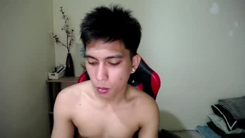Snapshot of urcuteguy_jhonx chatting on June 4, 5:19 pm Dannie online show from June 4, 5:19 pm