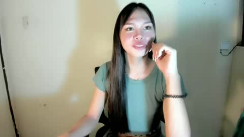 Snapshot of urdolly_rona chatting on July 6, 11:29 pm Rona Ella online show from July 6, 11:29 pm