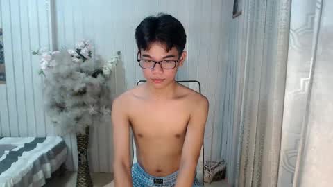 urdreamboy_doms online show from April 21, 5:50 pm