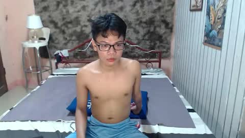 Snapshot of urdreamboy_doms chatting on May 6, 6:52 am urdreamboy_doms online show from May 6, 6:52 am