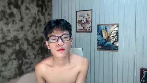 Snapshot of urdreamboy_doms chatting on May 15, 2:07 am urdreamboy_doms online show from May 15, 2:07 am