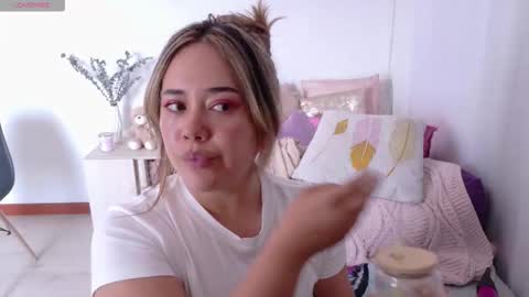 Snapshot of urdreamgiirl chatting on February 13, 8:38 pm Mia Miller online show from February 13, 8:38 pm