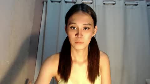 Snapshot of urdreamgirl_stephanie chatting on April 19, 8:24 am stephanie online show from April 19, 8:24 am