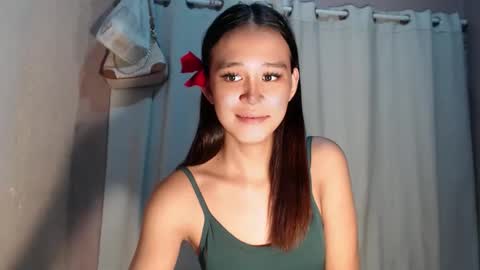 Snapshot of urdreamgirl_stephanie chatting on May 2, 1:05 pm stephanie online show from May 2, 1:05 pm