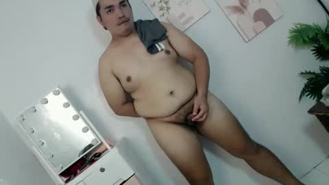 ure_fattytoy143 online show from June 5, 5:36 am