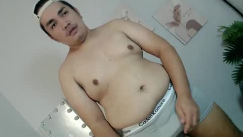 ure_fattytoy143 online show from June 18, 9:14 am