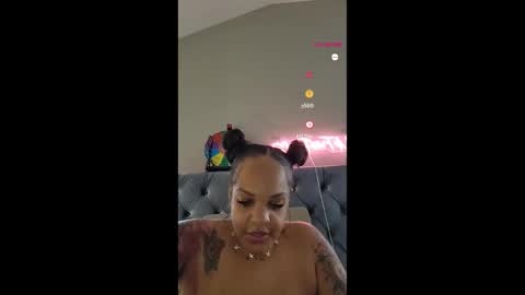 urfaveriri online show from November 8, 3:23 pm