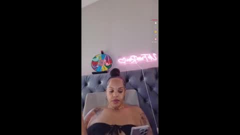 urfaveriri online show from November 22, 3:11 pm