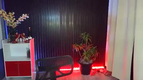 Snapshot of urfavouriteaddiction chatting on November 20, 5:12 pm Rianne online show from November 20, 5:12 pm