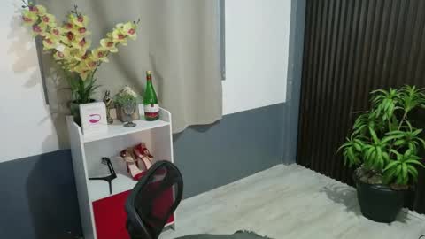 Snapshot of urfavouriteaddiction chatting on January 7, 11:51 pm Rianne online show from January 7, 11:51 pm