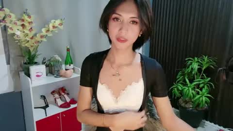 Snapshot of urfavouriteaddiction chatting on January 14, 5:40 pm Rianne online show from January 14, 5:40 pm