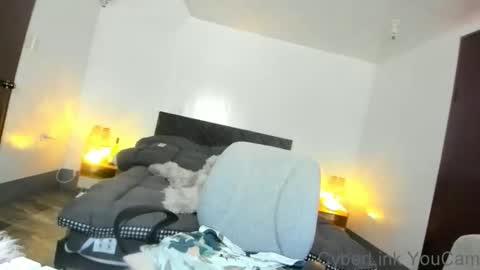 Angela Cullens online show from November 29, 4:32 pm