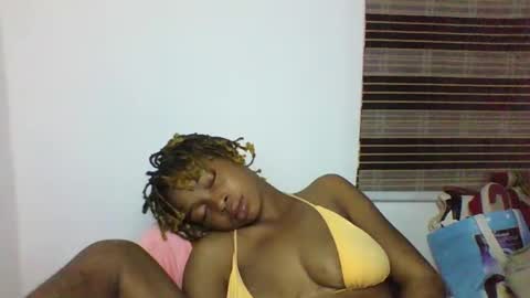 Snapshot of urflirtydoll chatting on October 5, 4:33 am urflirtydoll online show from October 5, 4:33 am