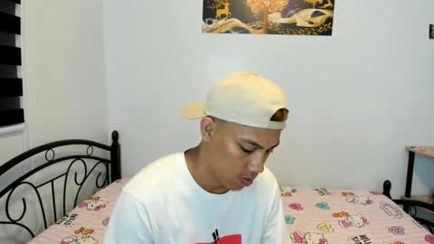 Snapshot of urfucker_vinz chatting on May 31, 1:18 pm urfucker_vinz online show from May 31, 1:18 pm