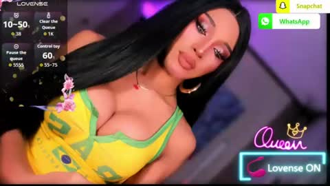 Snapshot of urgoddess_bella chatting on August 1, 1:05 am My bella 3 online show from August 1, 1:05 am