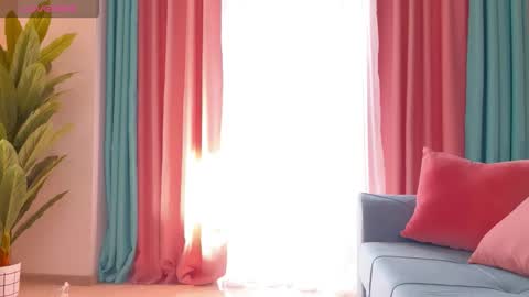 Snapshot of urgoddessjenny chatting on December 19, 5:58 am Jenny online show from December 19, 5:58 am