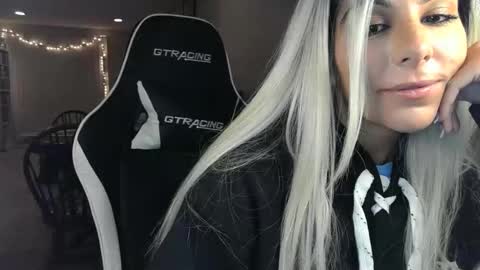 Snapshot of urgoddessmarla chatting on October 4, 3:15 am Goddess Marla online show from October 4, 3:15 am