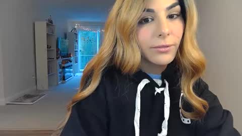 Snapshot of urgoddessmarla chatting on October 4, 8:51 pm Goddess Marla online show from October 4, 8:51 pm