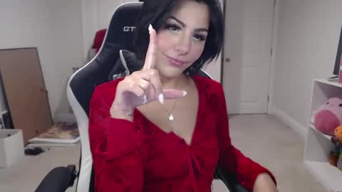 Snapshot of urgoddessmarla chatting on December 16, 2:05 am Goddess Marla online show from December 16, 2:05 am