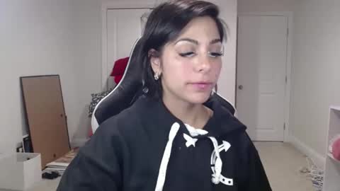 Snapshot of urgoddessmarla chatting on December 17, 12:38 am Goddess Marla online show from December 17, 12:38 am