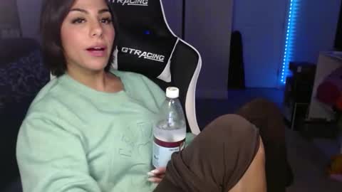 Snapshot of urgoddessmarla chatting on December 19, 3:35 am Goddess Marla online show from December 19, 3:35 am