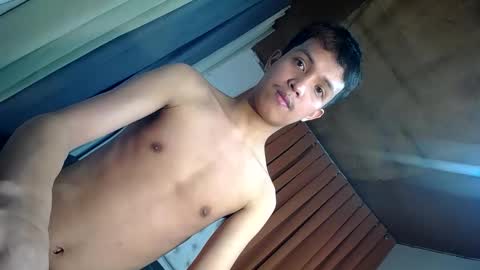 urhot_johny online show from May 15, 12:45 pm