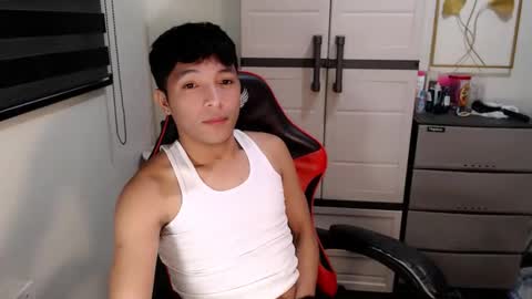 Snapshot of urhotethanxx chatting on May 16, 12:40 am Ethan online show from May 16, 12:40 am