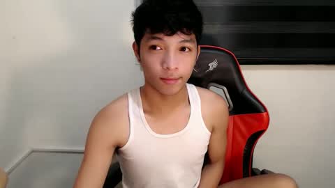 Snapshot of urhotethanxx chatting on June 1, 12:01 am Ethan online show from June 1, 12:01 am