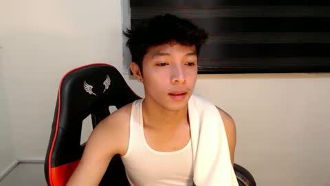 Snapshot of urhotethanxx chatting on June 7, 4:22 pm Ethan online show from June 7, 4:22 pm