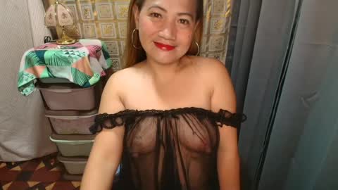 urhotmomzoey online show from July 16, 1:50 pm