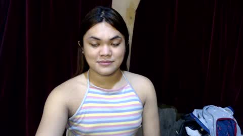 urhottie_bella online show from June 15, 4:15 am