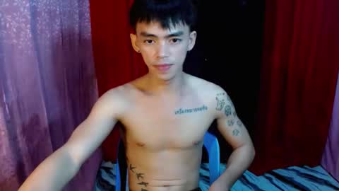 Snapshot of urhunky_boy chatting on June 8, 3:34 pm urhunky_boy online show from June 8, 3:34 pm