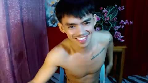 Snapshot of urhunky_boy chatting on June 15, 8:22 pm urhunky_boy online show from June 15, 8:22 pm