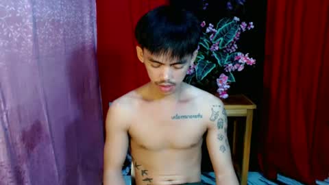Snapshot of urhunky_boy chatting on June 21, 9:17 pm urhunky_boy online show from June 21, 9:17 pm
